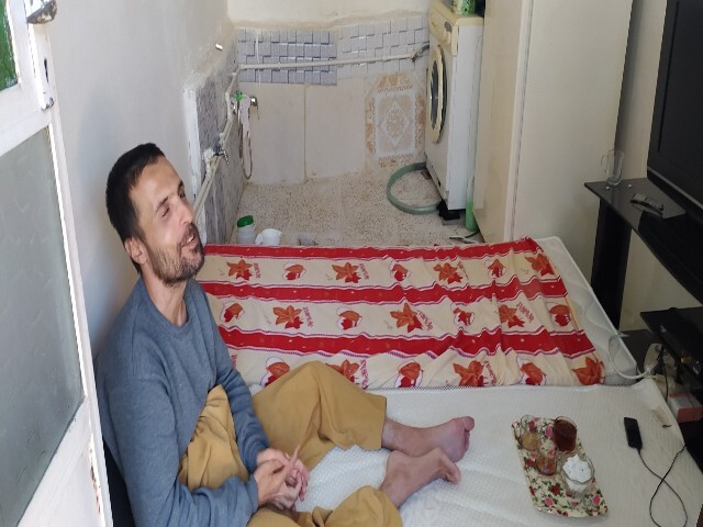 بیماری که با قرآن مانوس و آرامش گرفت بیماری که با قرآن مانوس و آرامش گرفت