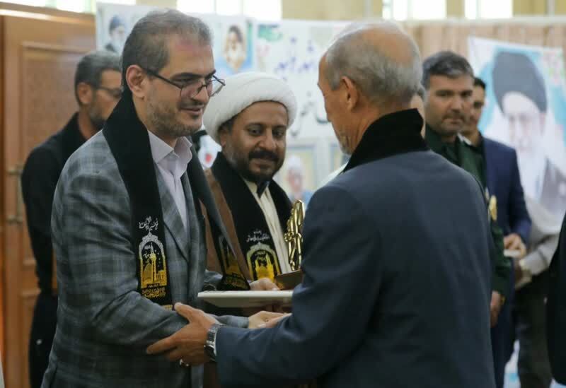 همایش بزرگ پرچمداران بصیرت در سنندج برگزار شد همایش بزرگ پرچمداران بصیرت در سنندج برگزار شد