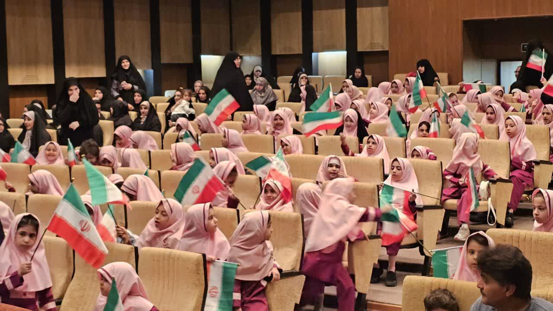 آغاز سال تحصیلی در دبستان صدرای ولایت شهرکرد