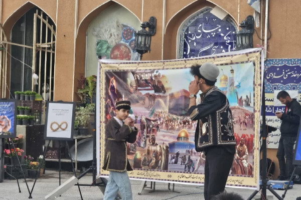 نمایشگاه خیابانی «زندگی با آیه ها» در شهرکرد
