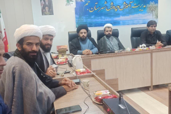 تجلیل از برگزیدگان مسابقات قرآن و عترت شهرستان جم