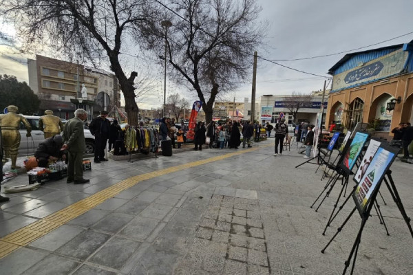 نمایشگاه خیابانی «زندگی با آیه ها» در شهرکرد
