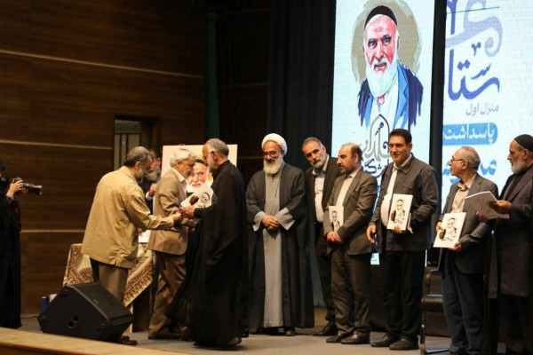 مرحوم آهی با علم و ادب، نظام ستایشگری را مستحکم کرد   