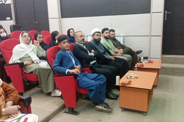 برگزاری کارگاه جهاد تبیین ویژه نوجوانان در اداره تبلیغات مریوان