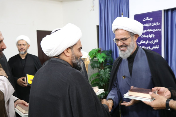 آیین رونمایی از مصحف زندگی با آیه ها