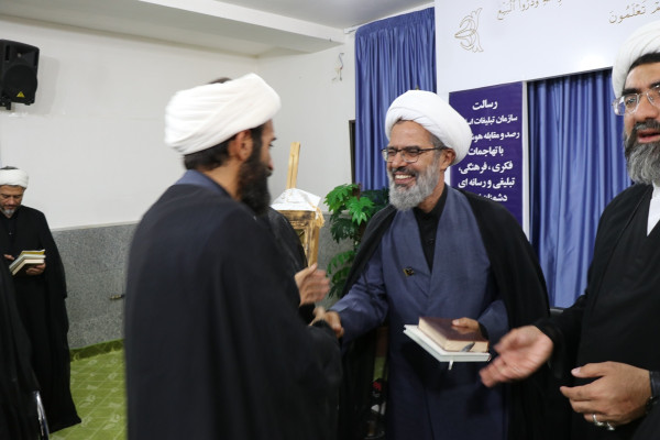 آیین رونمایی از مصحف زندگی با آیه ها