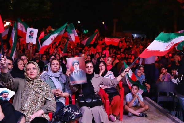اجرای پرفورمنس «باید برخاست»