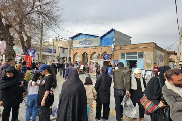 نمایشگاه خیابانی «زندگی با آیه ها» در شهرکرد