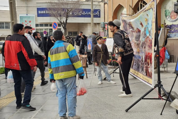 نمایشگاه خیابانی «زندگی با آیه ها» در شهرکرد
