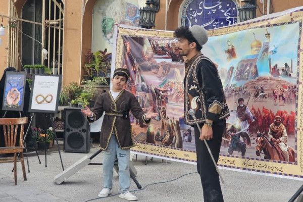 نمایشگاه خیابانی «زندگی با آیه ها» در شهرکرد