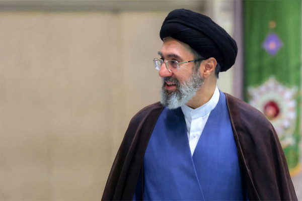 آیت الله سید مجتبی خامنه‌ای در قلب ماست